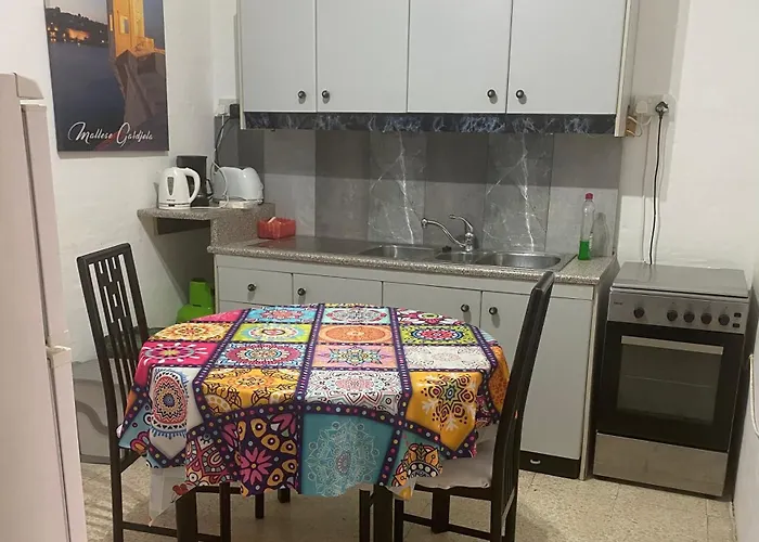 Tradtional One Bedroom Διαμέρισμα *